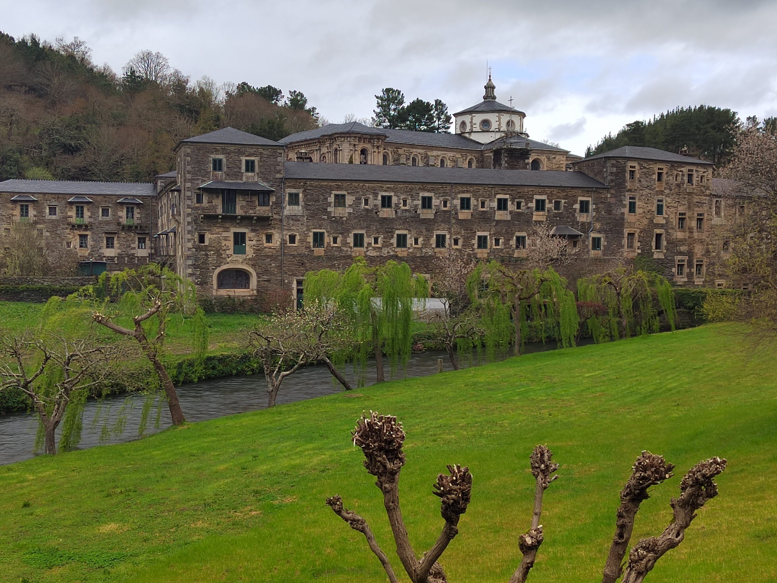 Каменные улицы и маршрут Camino de Santiago