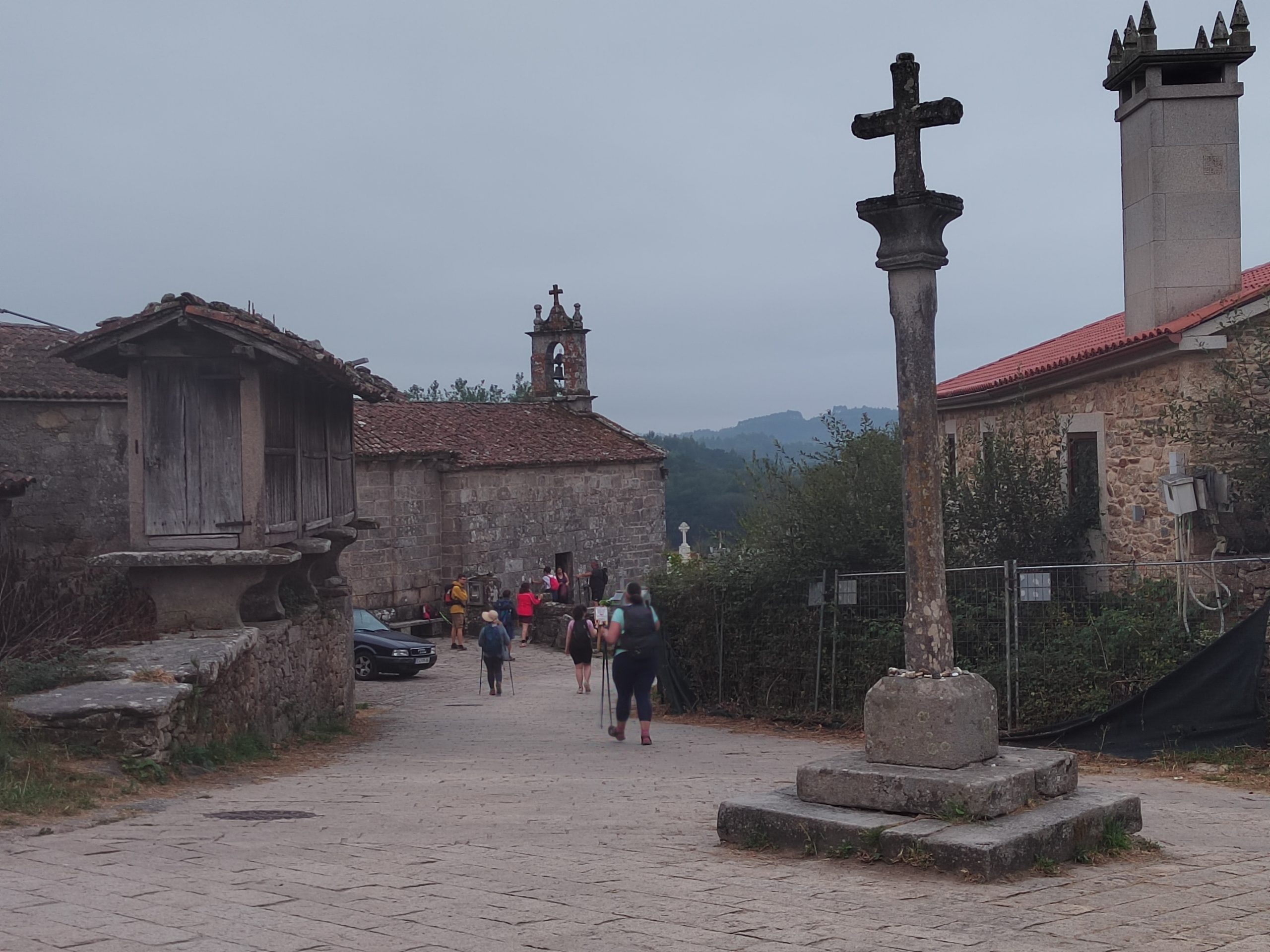 Ранний выход группы на Camino Frances