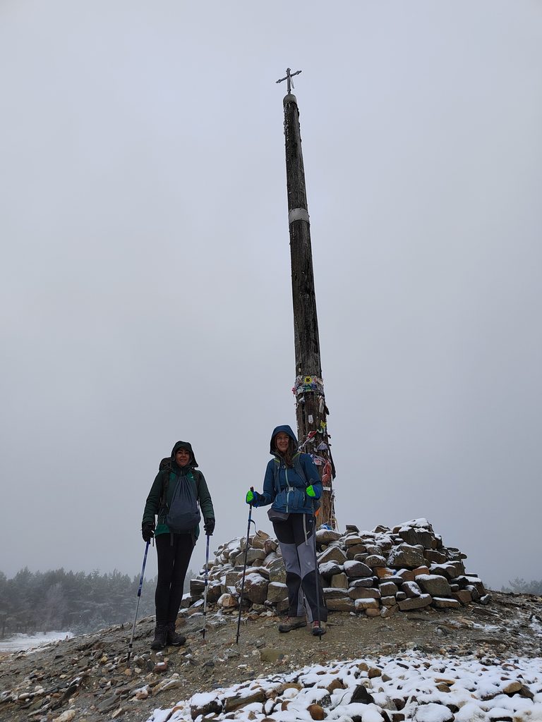 Мы с группой у Cruz de Ferro
